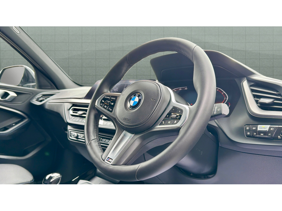 2020 BMW 1 Series - image 18