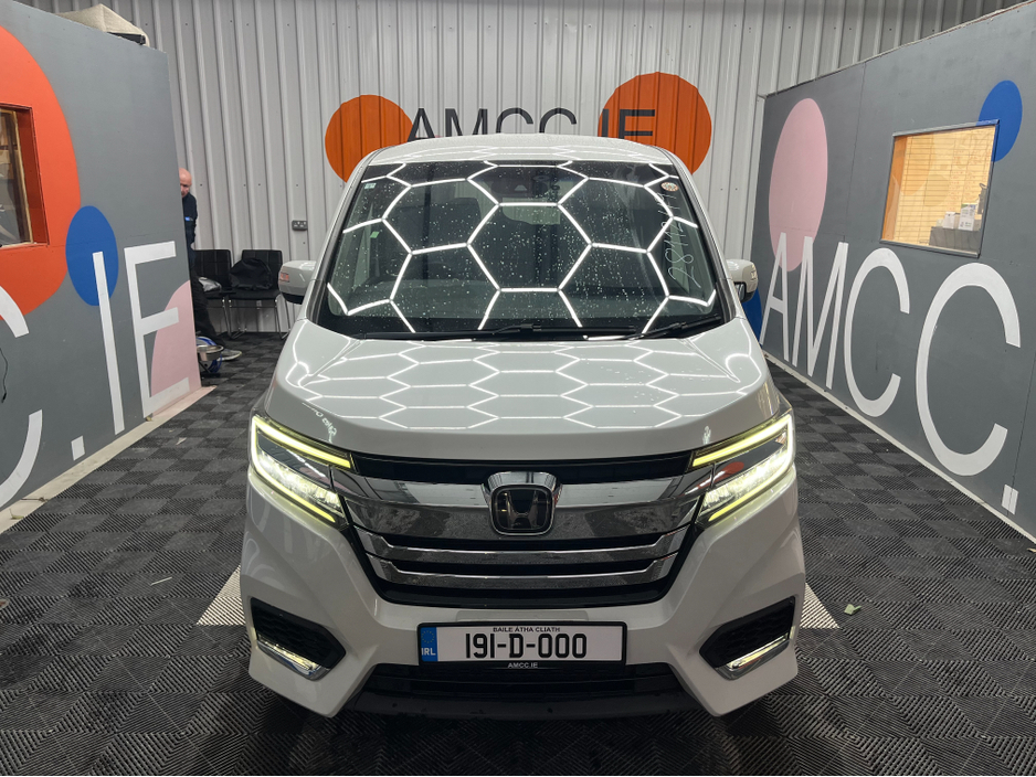 2019 Honda Stepwagon - image 5