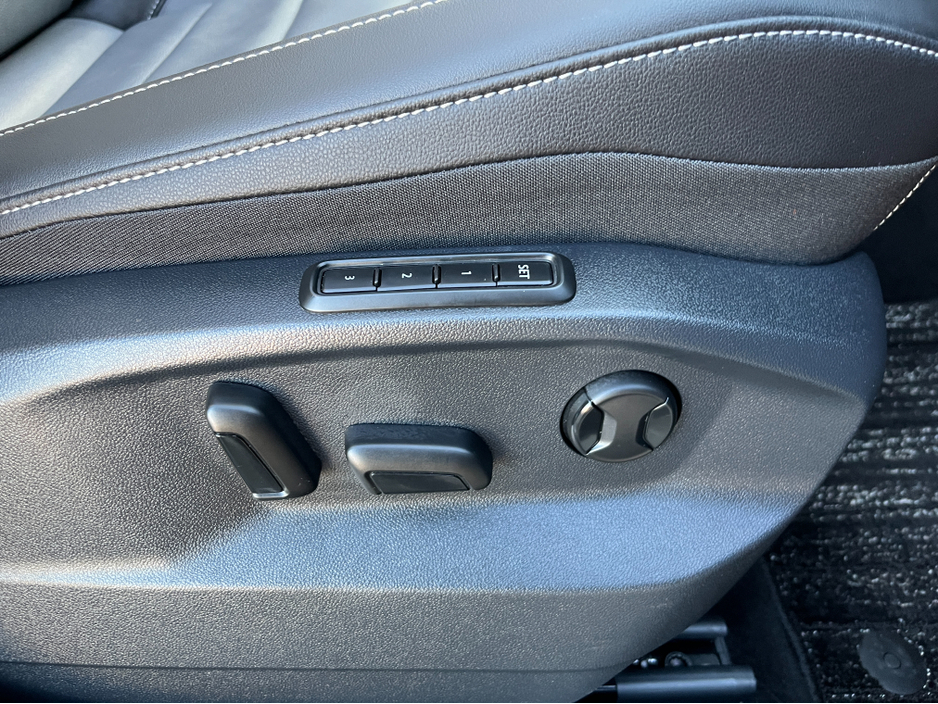 2023 Volkswagen T-Roc AUTOMATIC 2.0 DIESEL //MASSIVE SPEC//FULL LEATHER HEATED SEATS//PANORAMIC GLASS ROOF//LOW MILES// €31,950