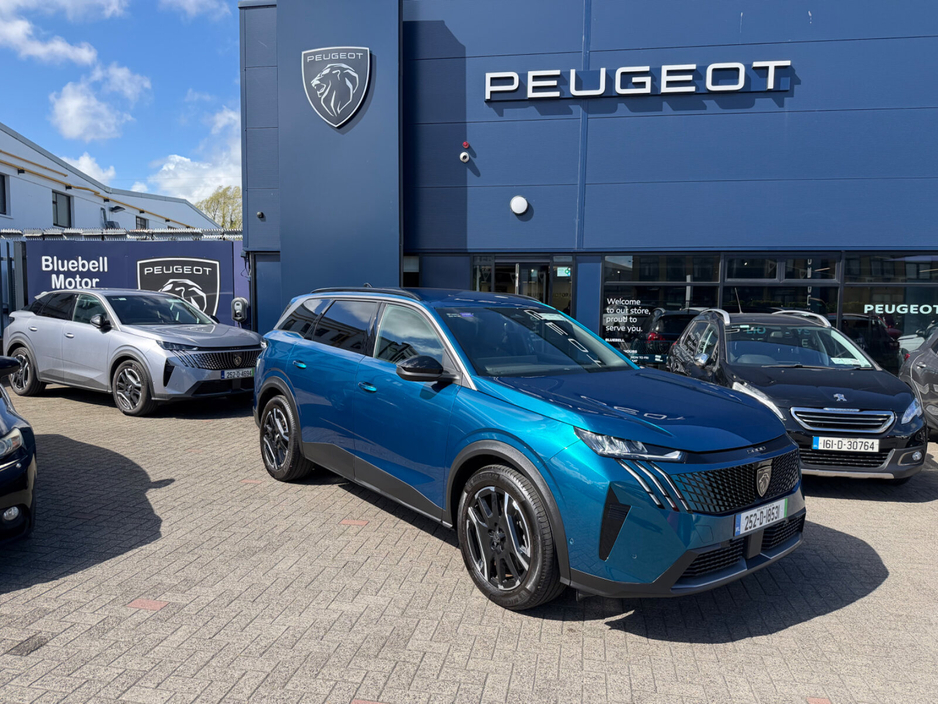 2025 Peugeot 5008 - image 2