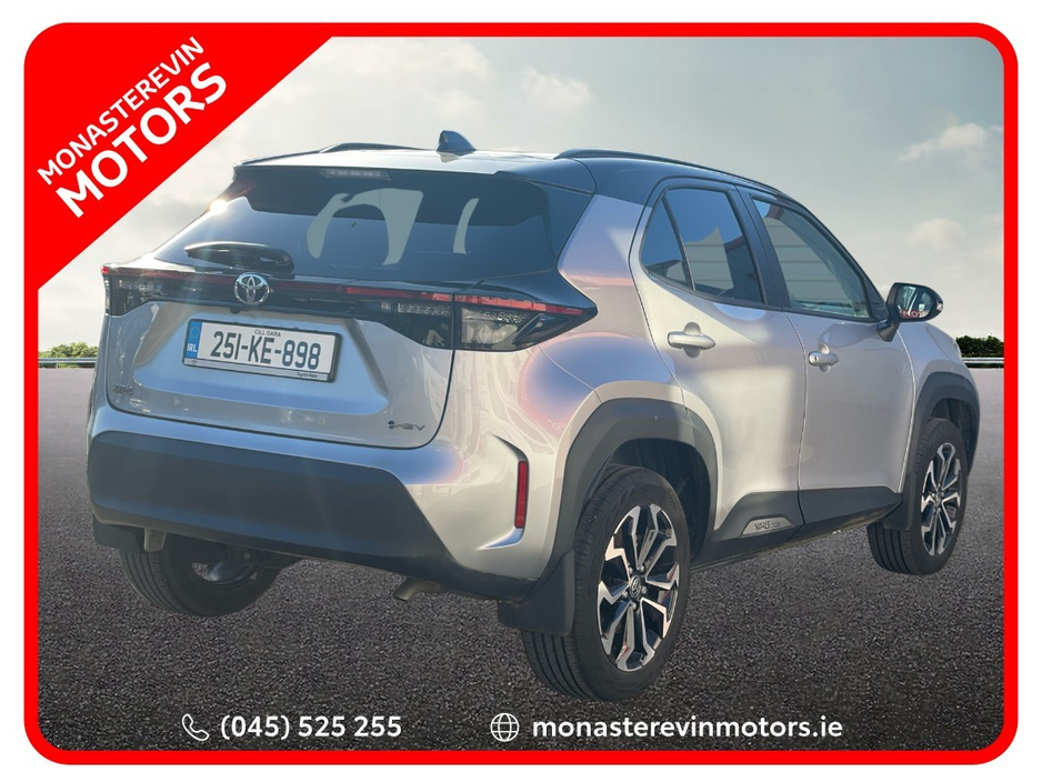 2025 Toyota Yaris Cross - image 2