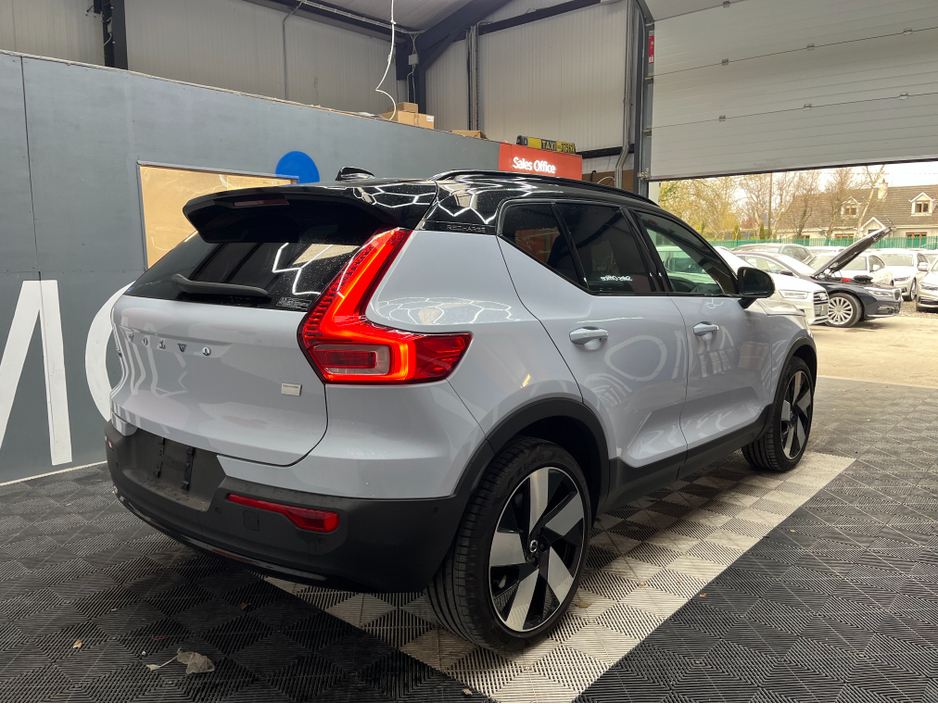 2023 Volvo XC40 - image 2