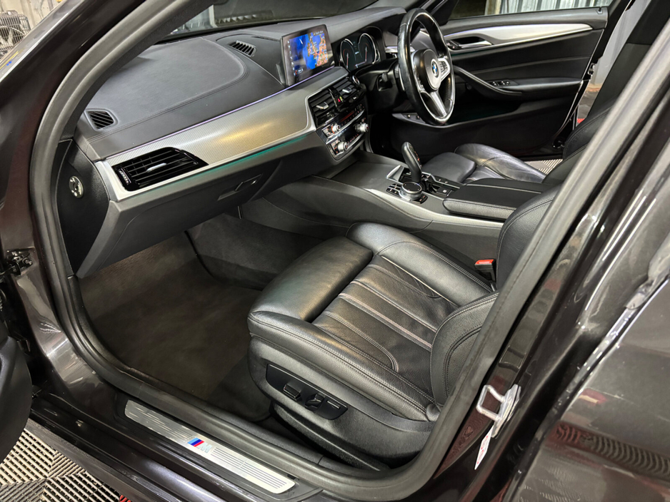 2018 BMW 5 Series - image 18