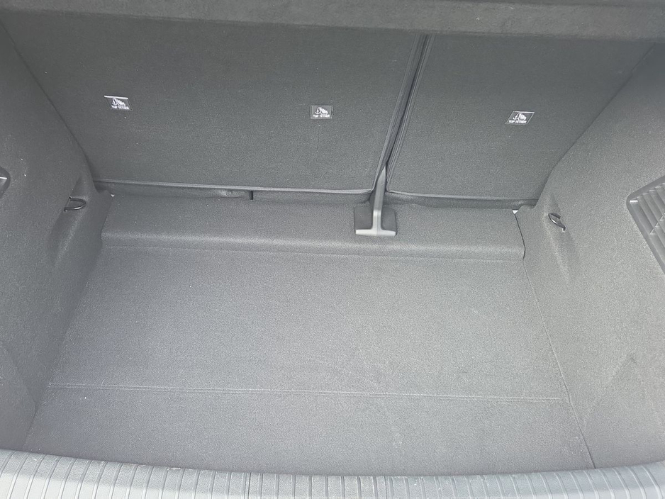 2023 Renault Megane E-Tech - image 12