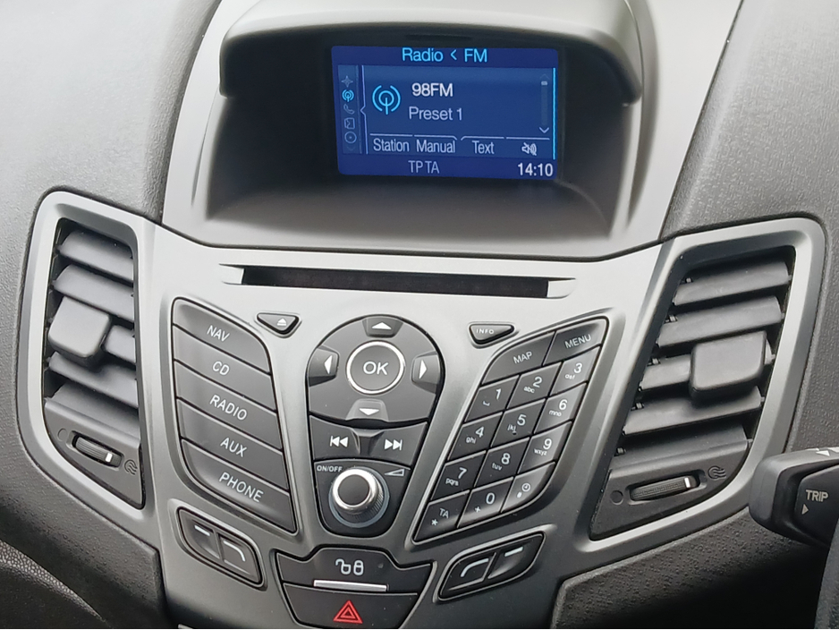 2015 Ford Fiesta - image 14