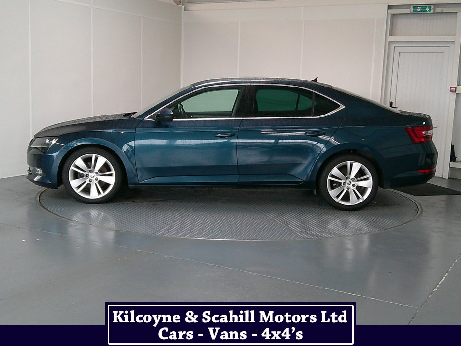 2017 Skoda Superb - image 4