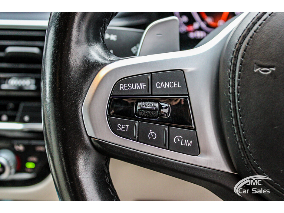 2021 BMW 5 Series - image 21