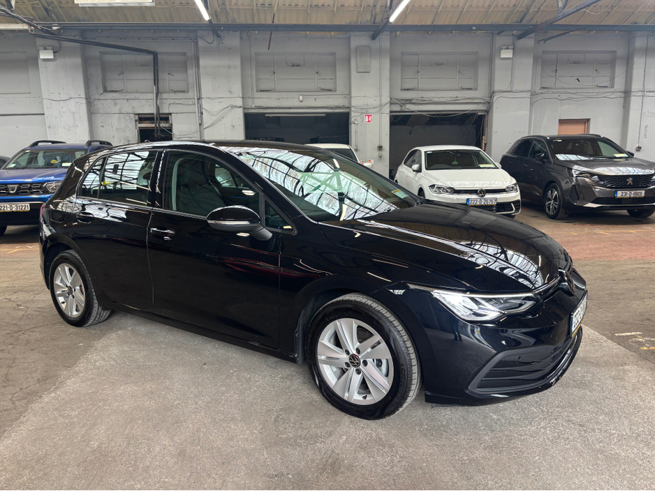 2023 Volkswagen Golf - image 3