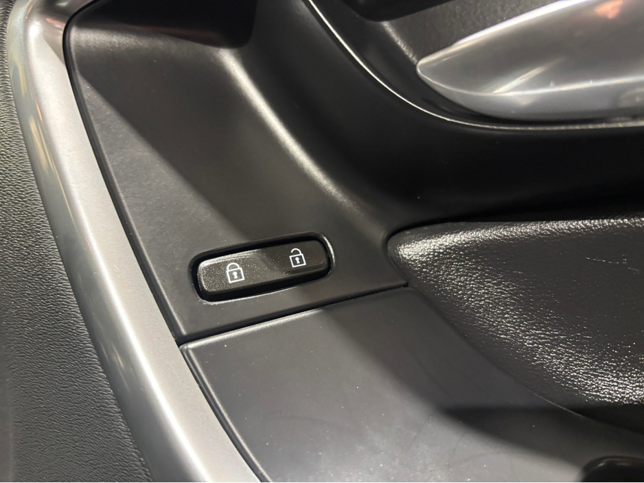 2016 Volvo XC60 - image 24