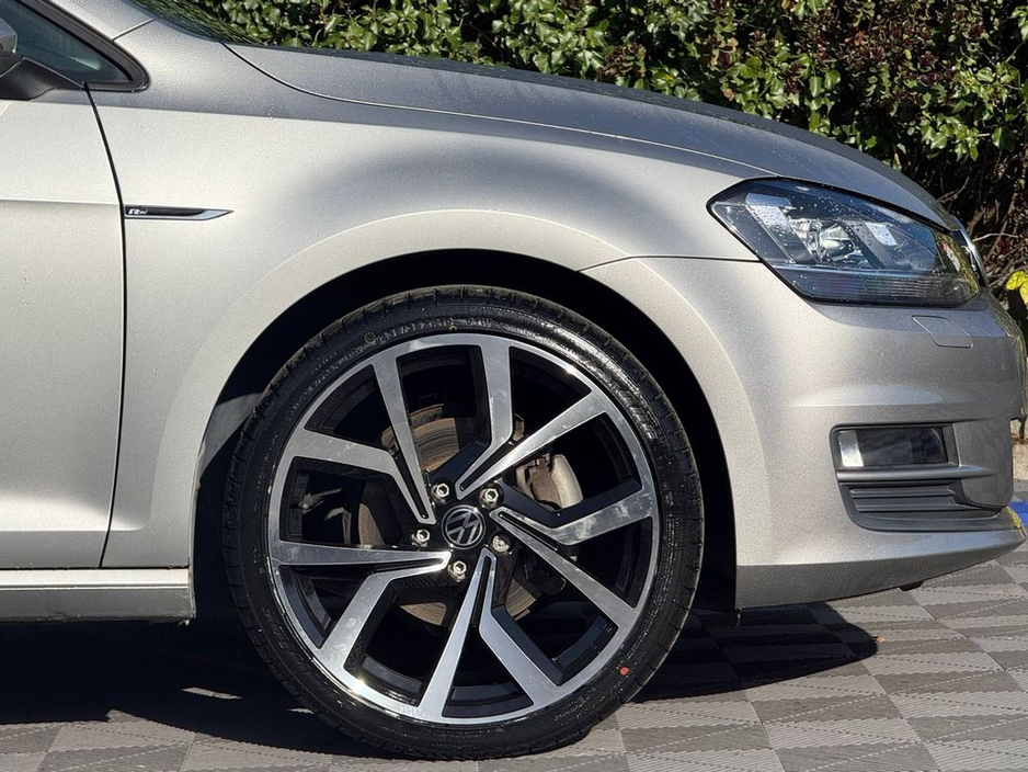 2015 Volkswagen Golf - image 9