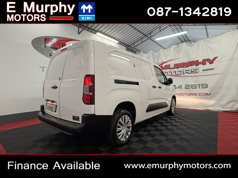 2022 Peugeot Partner - image 6