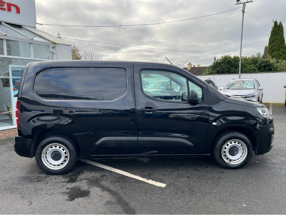 2023 Citroen Berlingo - image 2