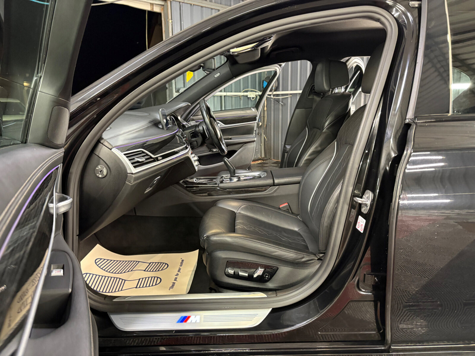 2018 BMW 7 Series - image 22