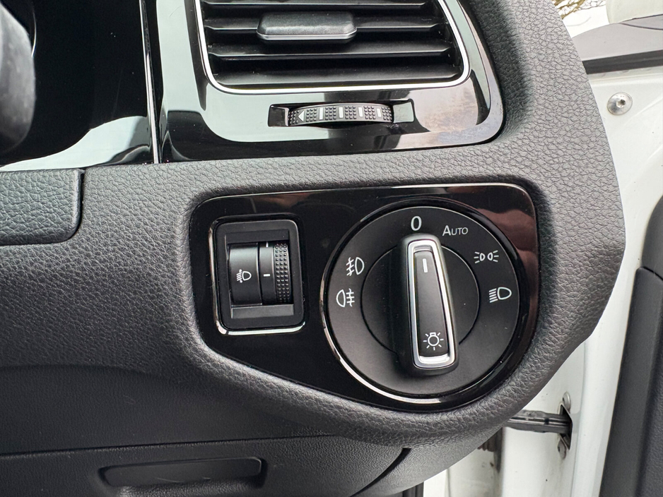 2016 Volkswagen Golf 2.0 TDI 5DR 150HP Edition-40 €10,950