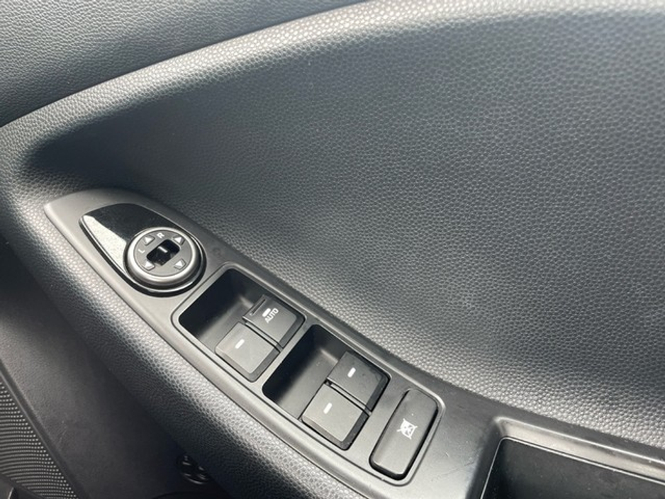 2017 Hyundai i20 - image 16