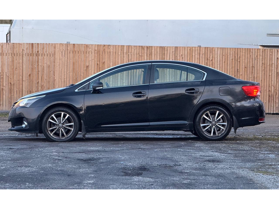 2012 Toyota Avensis - image 21