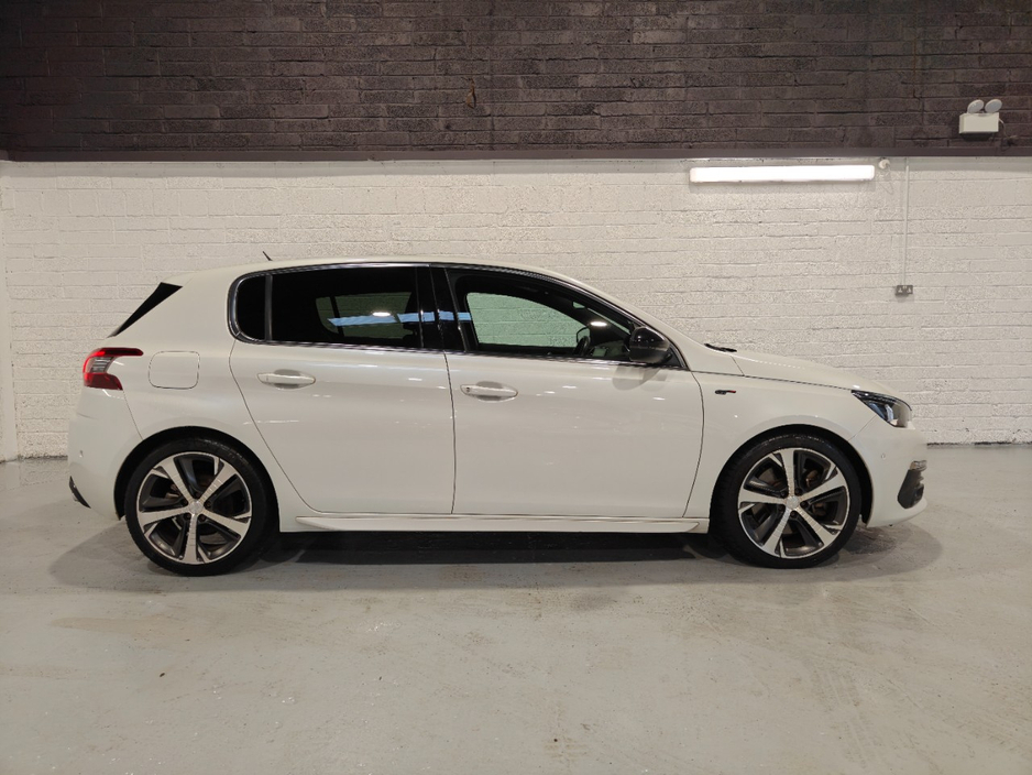 2019 Peugeot 308 - image 4