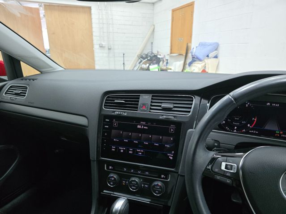 2018 Volkswagen Golf - image 4