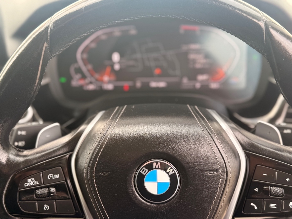 2020 BMW 5 Series - image 12