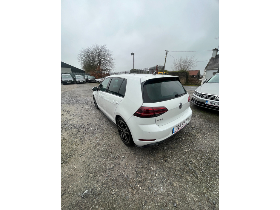 2017 Volkswagen Golf - image 3