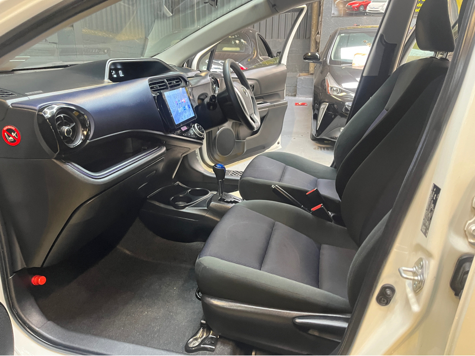 2016 Toyota Aqua - image 9