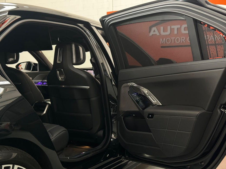 2025 BMW 7 Series - image 21