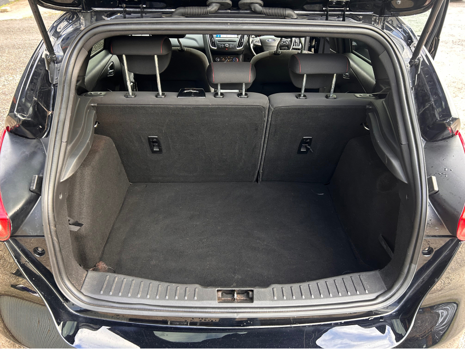 2018 Ford Focus - image 18