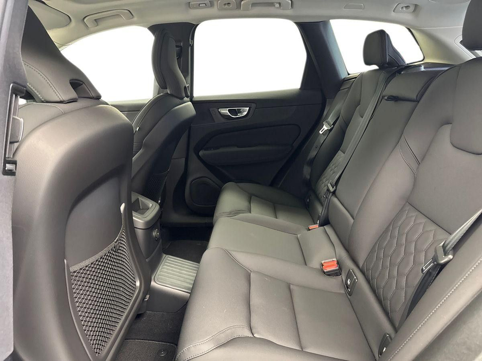 2026 Volvo XC60 - image 10