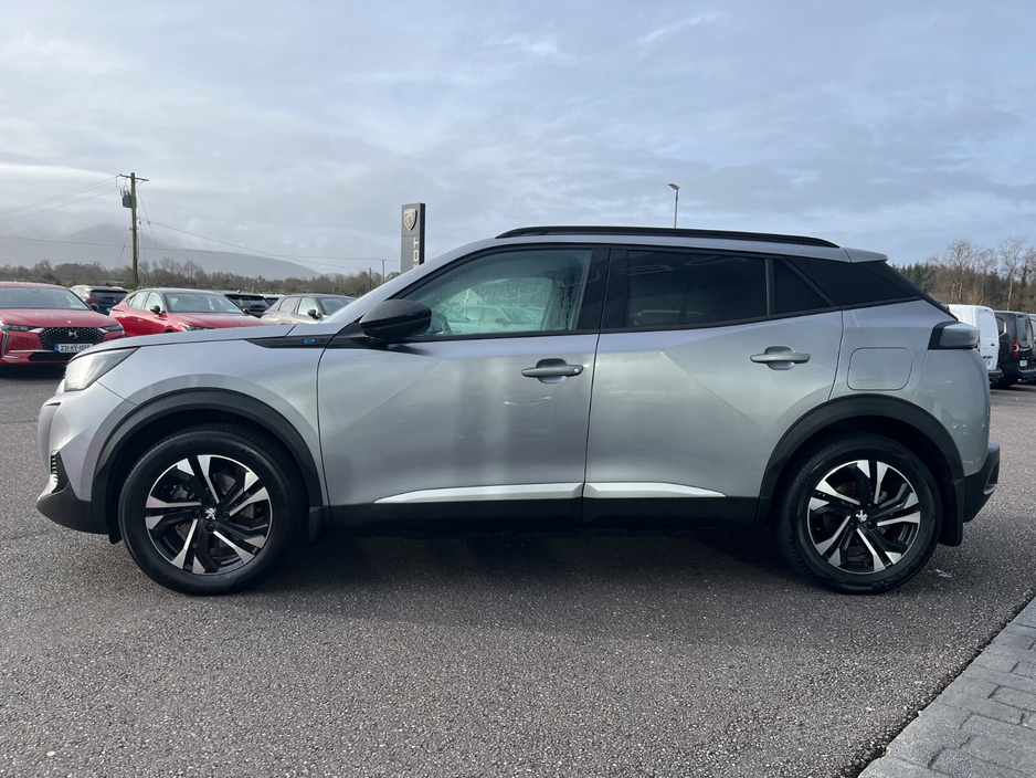 2023 Peugeot 2008 - image 3