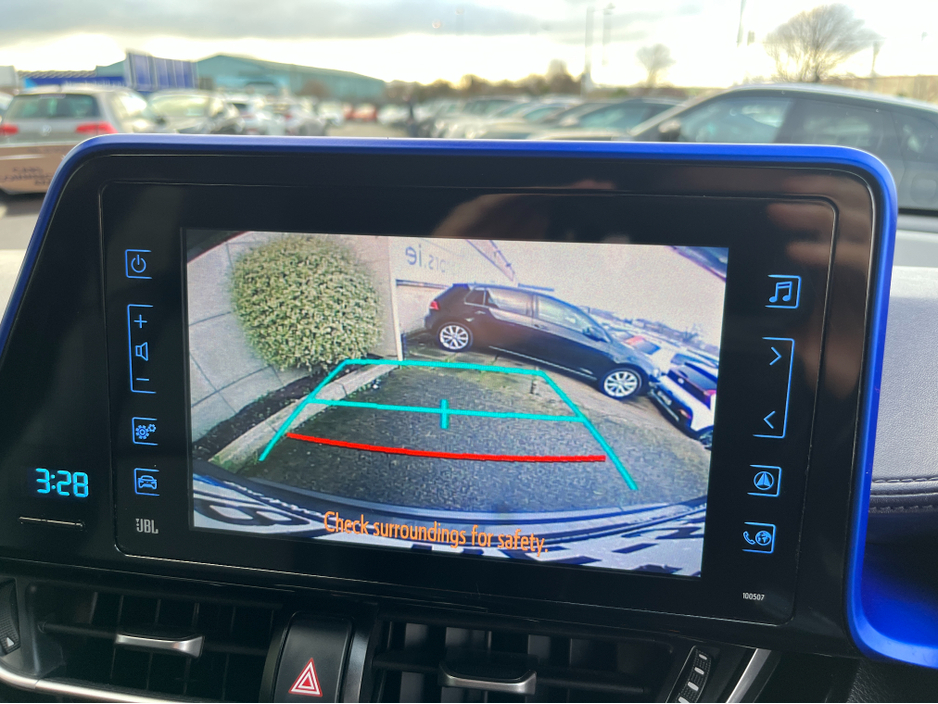 2018 Toyota C-HR DYNAMIC AUTOMATIC HYBRID 1.8 PETROL //MASSIVE SPEC//JBL SOUND SYSTEM//SAT NAV//FULL LEATHER HEATED SEATS//REVERSE CAMERA// €18,950