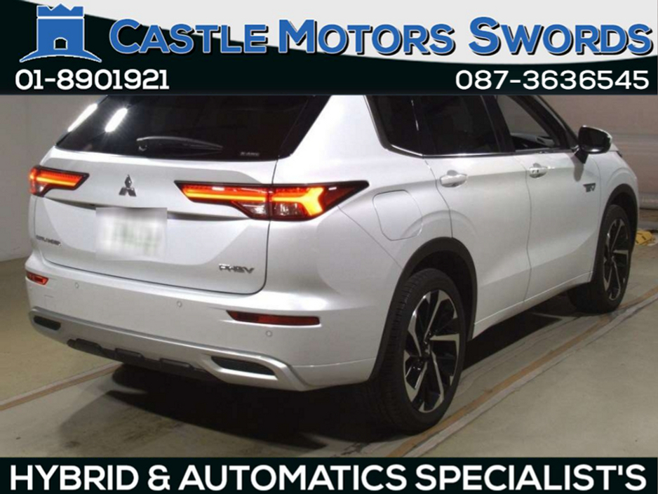 2023 Mitsubishi Outlander - image 2