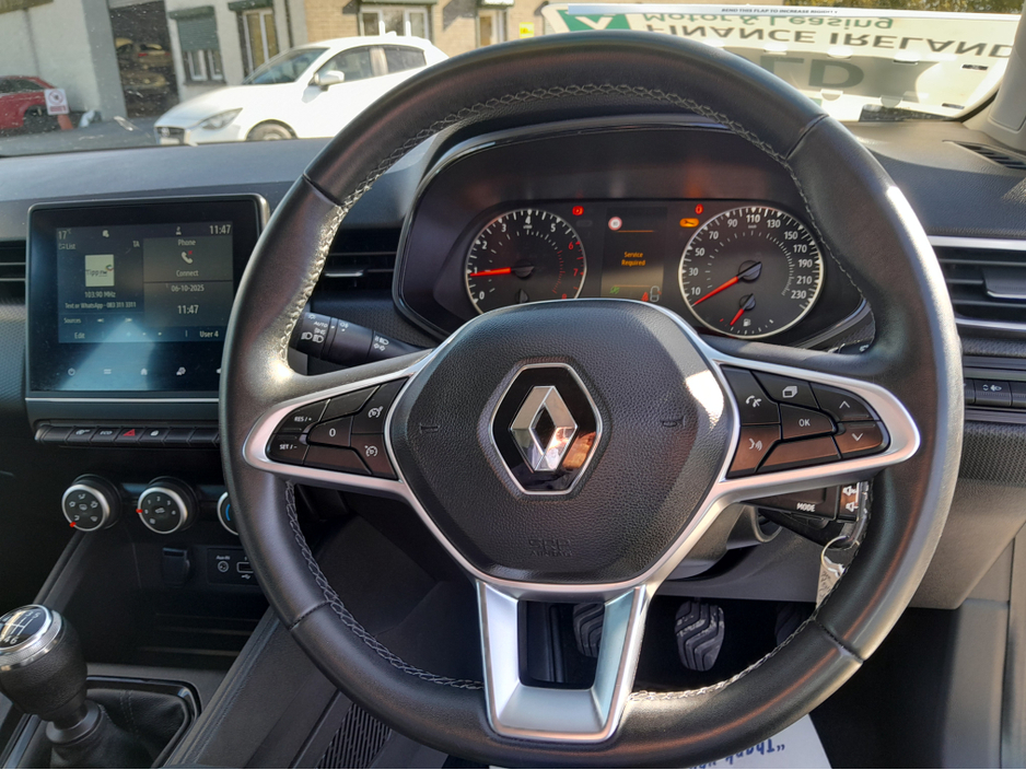 2022 Renault Clio - image 28