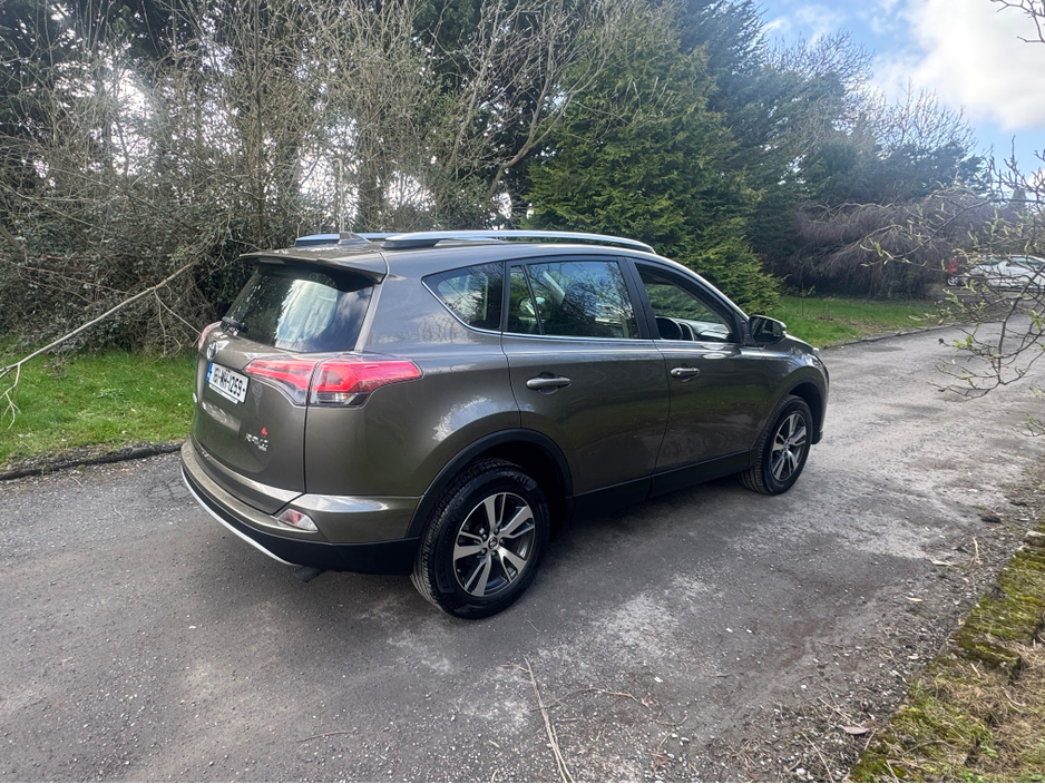 2016 Toyota Rav4 - image 2