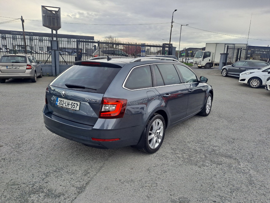 2020 Skoda Octavia - image 10