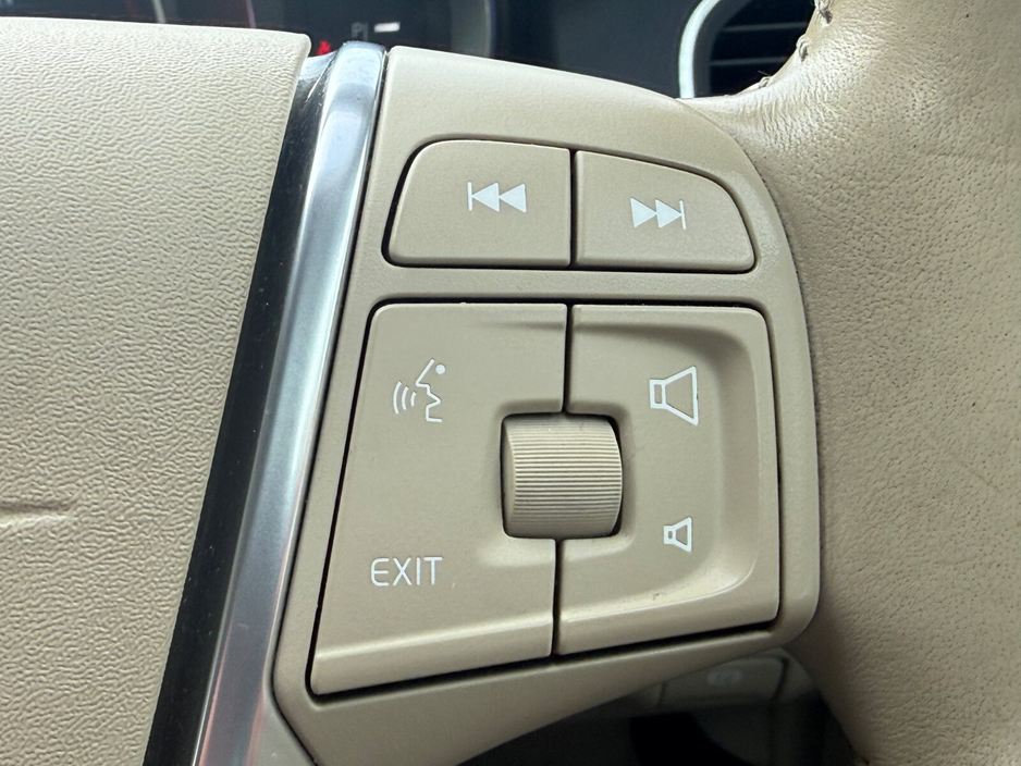 2015 Volvo XC60 - image 19