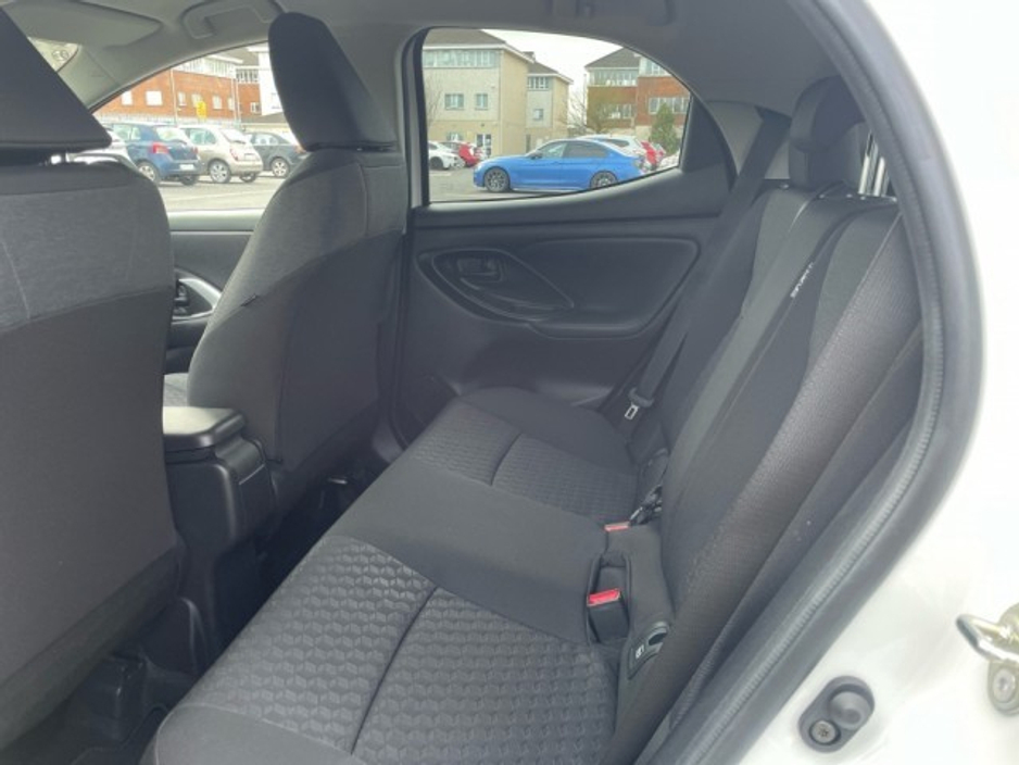 2023 Toyota Yaris - image 11