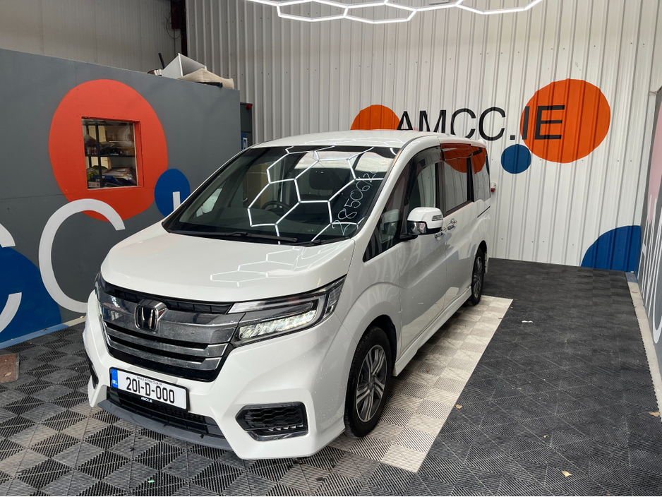 2020 Honda Stepwagon - image 5