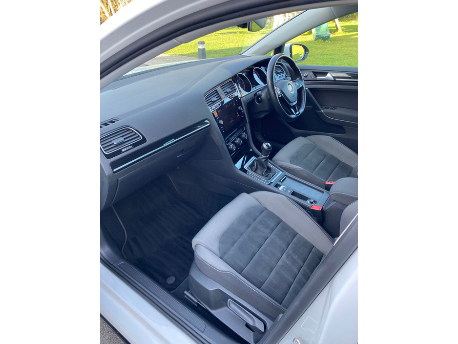 2019 Volkswagen Golf - image 16