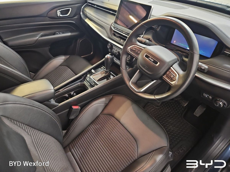 2023 Jeep Compass - image 8