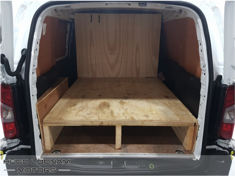 2021 Peugeot Partner - image 15