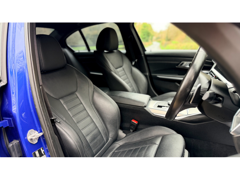 2021 BMW 3 Series - image 9