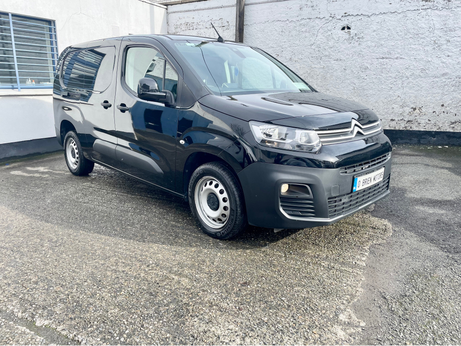 2023 Citroen Berlingo - image 2