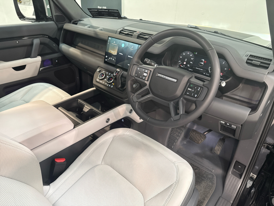 2025 Land Rover Defender - image 6