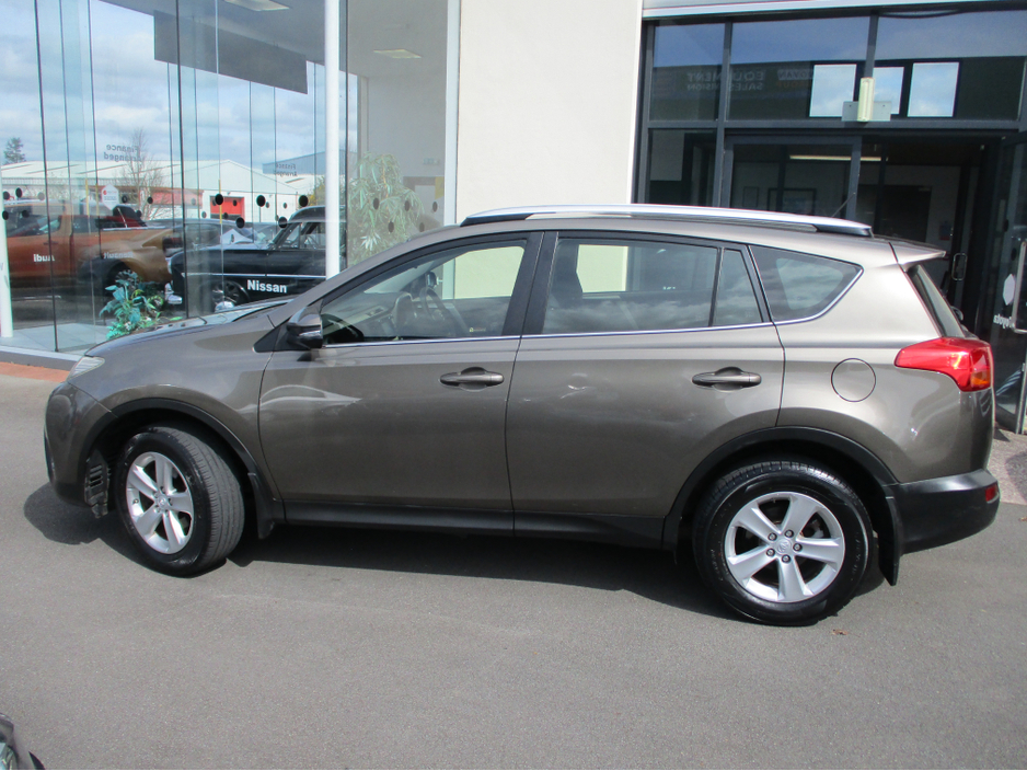 2014 Toyota Rav4 - image 8