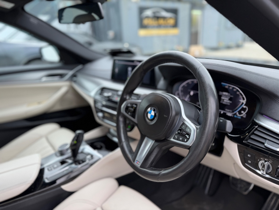 2019 BMW 5 Series - image 9