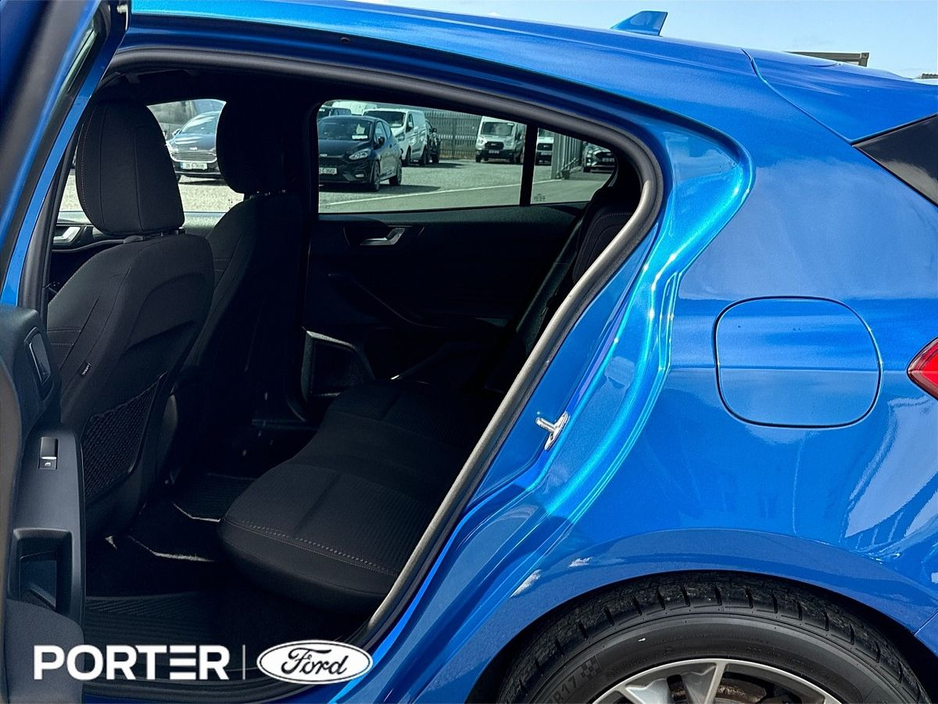 2020 Ford Focus - image 8
