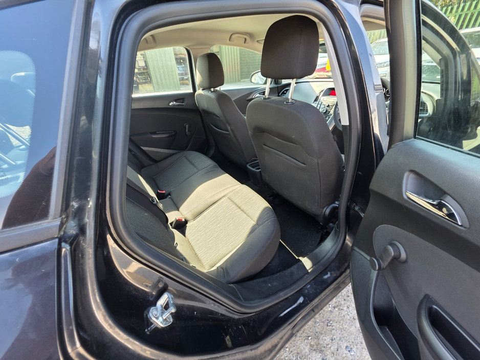 2013 Opel Astra - image 10