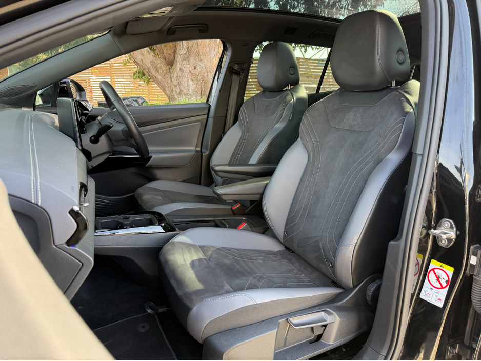 2023 Volkswagen ID.4 - image 27