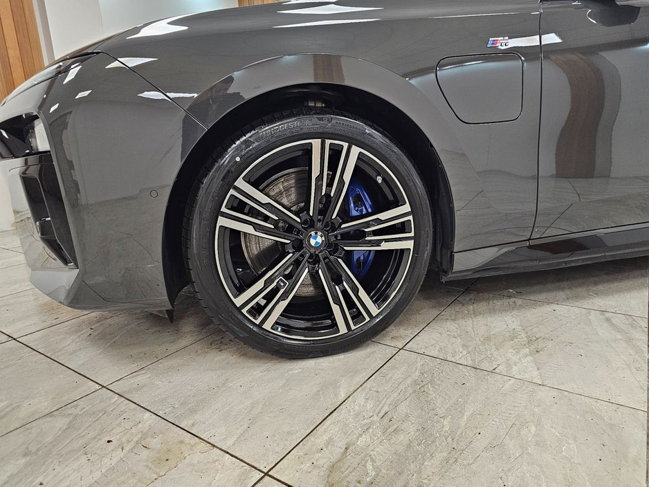 2023 BMW 7 Series - image 3