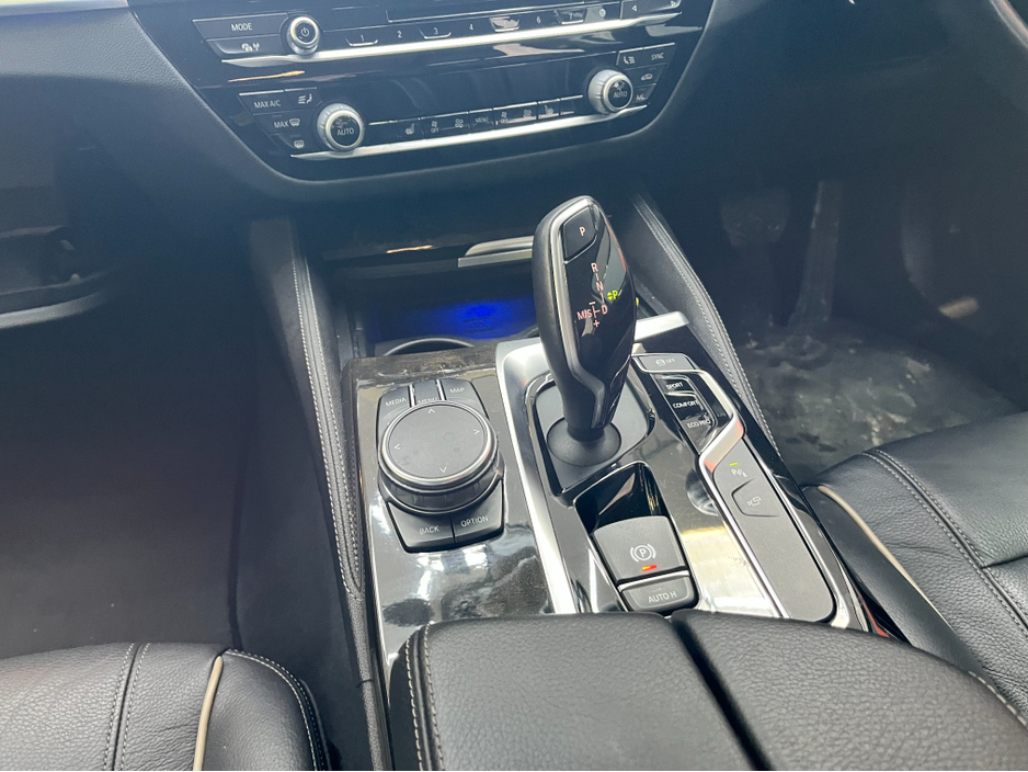 2018 BMW 5 Series - image 17